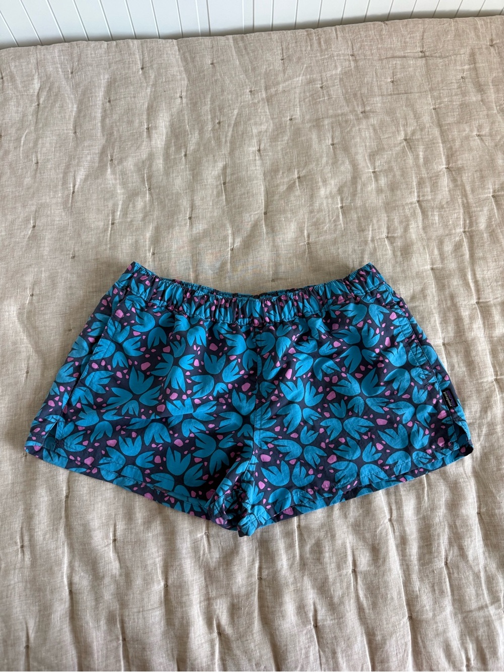 Patagonia Barely Baggies the "Pollen Confetti Dolomite Blue" Size Medium